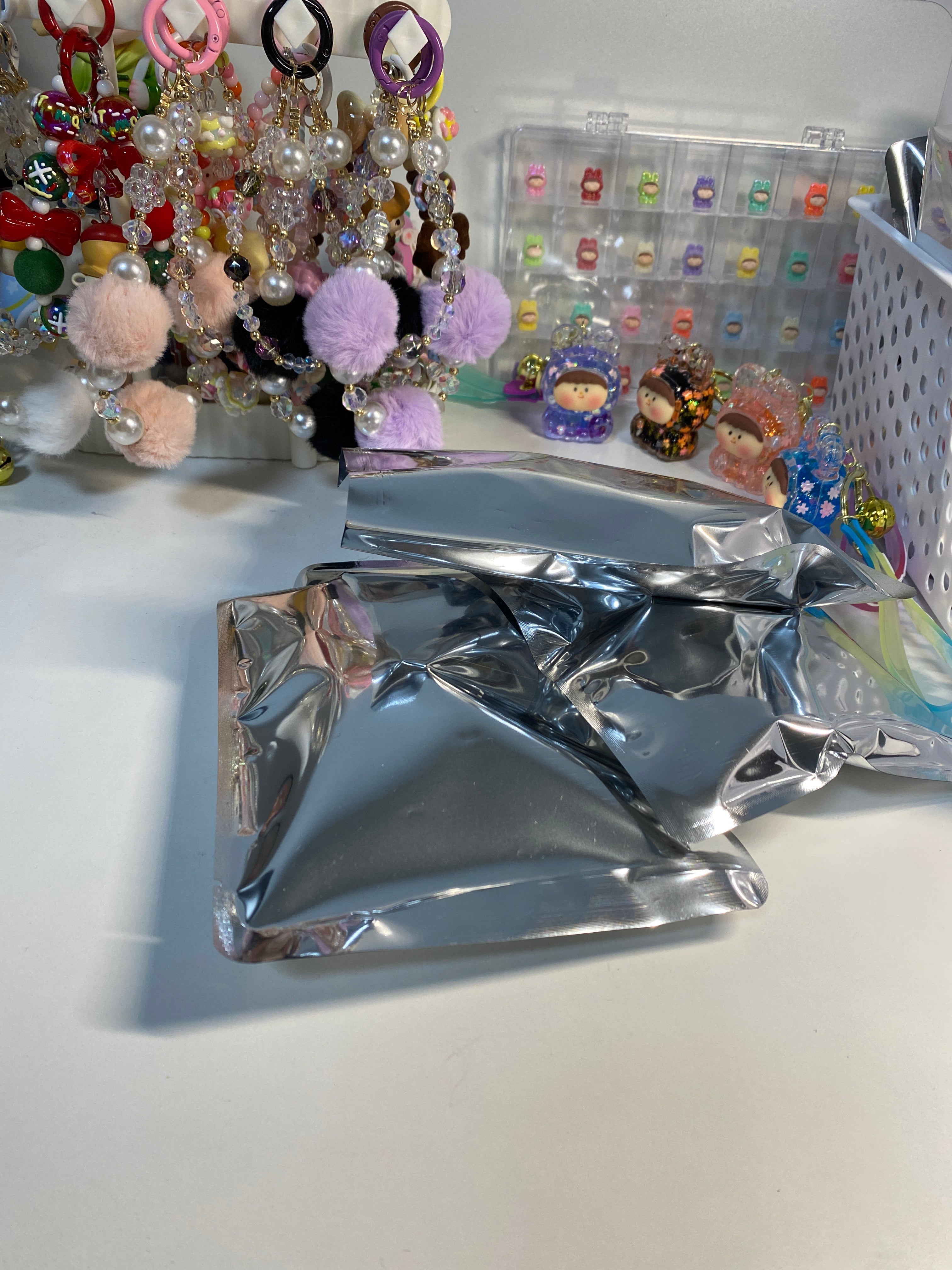 blind bags  A minimum of 2 pieces of bag chains, mobile phone chains, keychains are guaranteed